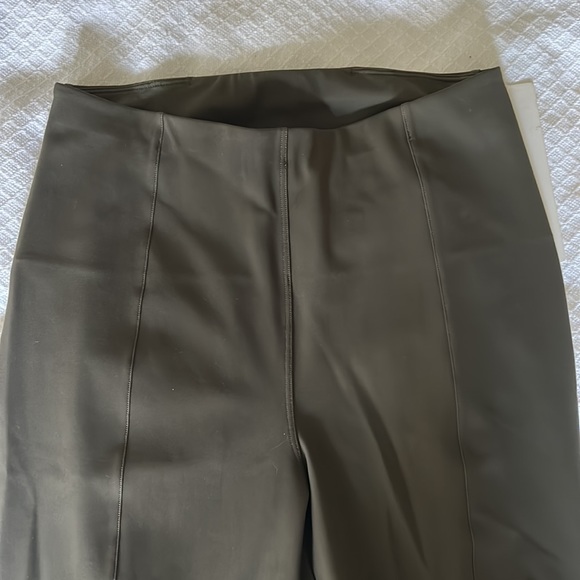 Lululemon here to there HR 7/8 pant in dark olive - Picture 5 of 5